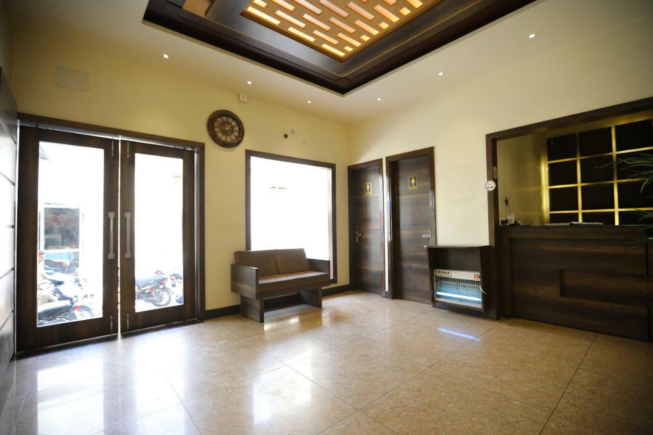 Oyo 40791 Hotel Hot N Fast Suratgarh Ngoại thất bức ảnh